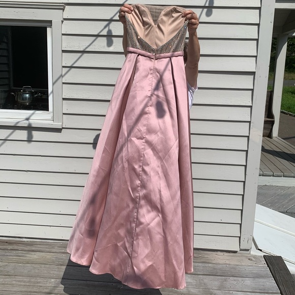 Beautiful Xscape ball gown - Picture 4 of 8